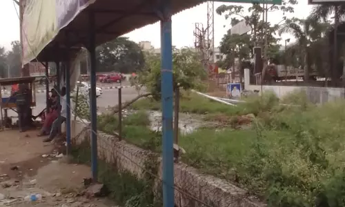 பஸ் நிற்காத பஸ்நிறுத்தம் பஸ் நிற்காத பஸ்நிறுத்தம்
