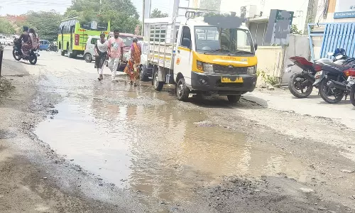 குழாய் உடைந்து வீணாகும் குடிநீர்