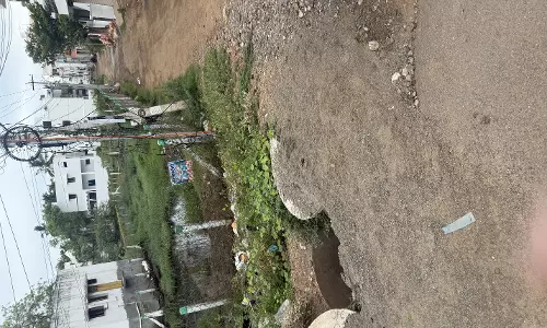 விபத்தை ஏற்படுத்தும் பள்ளம்