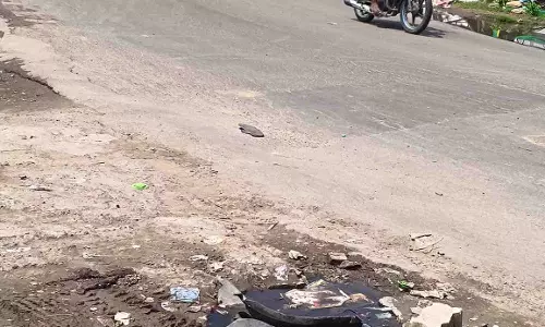 கழிவுநீர் கால்வாய் மூடி சேதம்