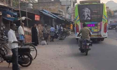 பயணிகள் நிழற்குடை கட்டப்படுமா?