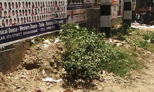 மண் குவியலை அகற்ற வேண்டும்