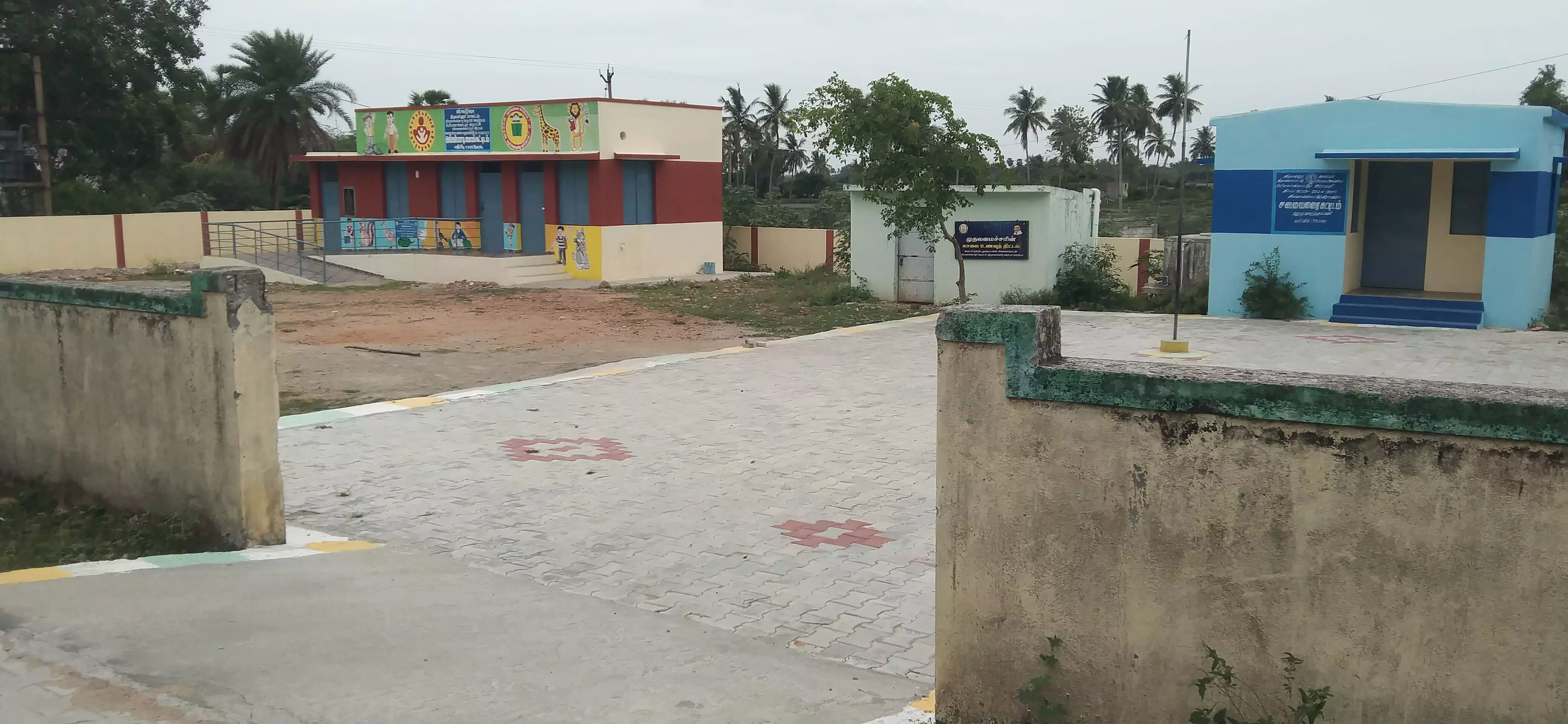 கதவு இல்லாத சுற்றுச்சுவர் கதவு இல்லாத சுற்றுச்சுவர்