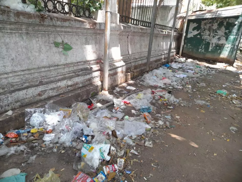 குவிந்து கிடக்கும் குப்பை குவிந்து கிடக்கும் குப்பை