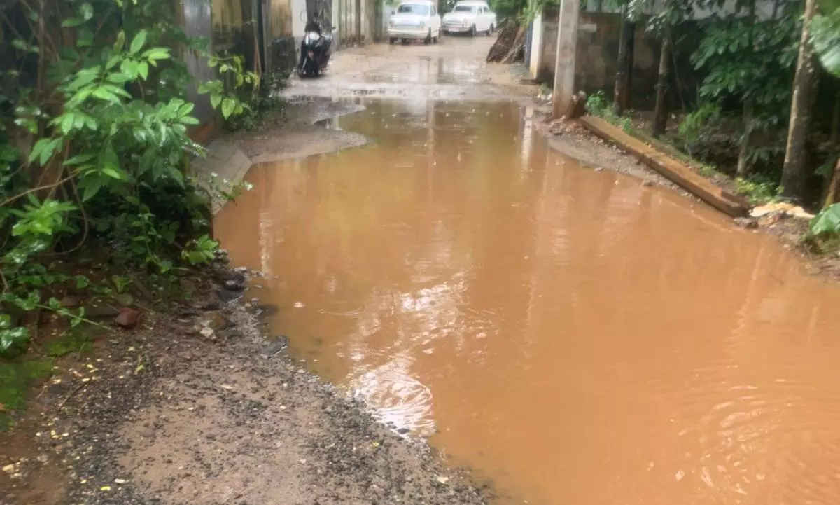 வாகன ஓட்டிகள் அவதி