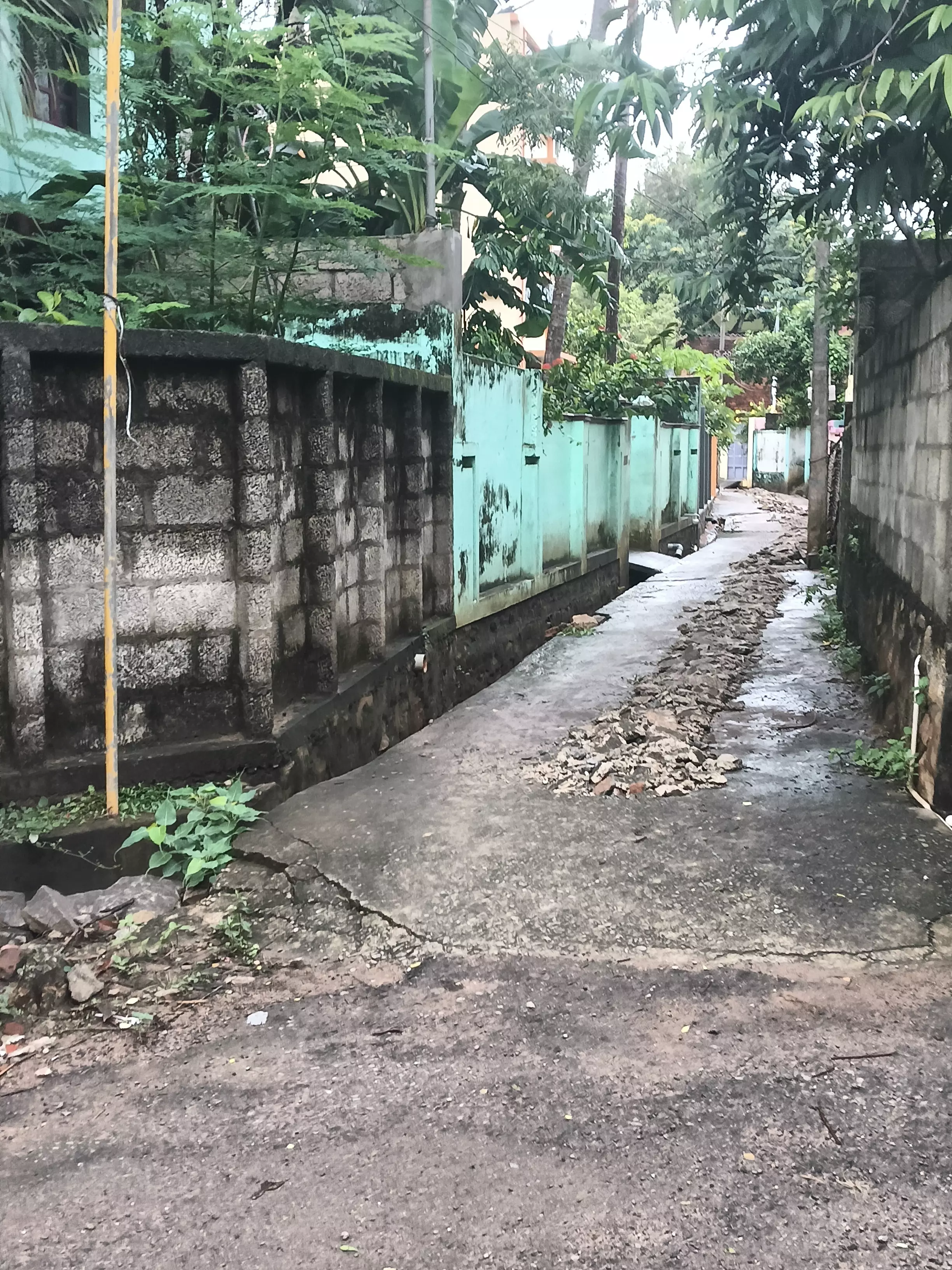 சாலையை சீரமைக்க வேண்டும்