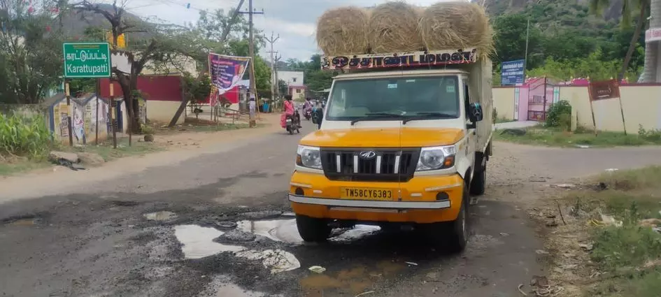 விபத்தில் சிக்கும் வாகன ஓட்டிகள்