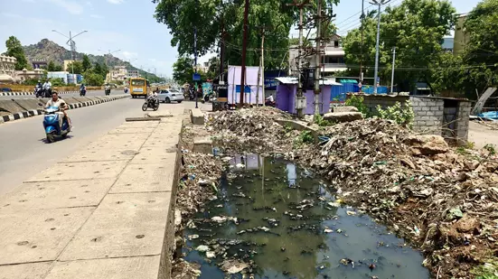 கால்வாய் தூர்வாரப்படுமா? கால்வாய் தூர்வாரப்படுமா?