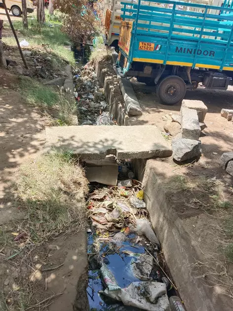 தேங்கி நிற்கும் கழிவு நீர்