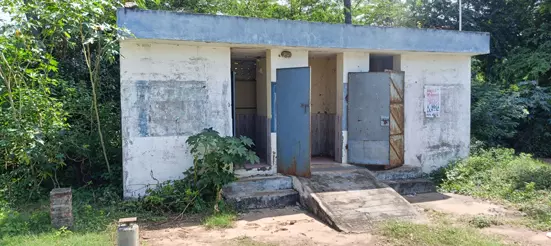 சுகாதாரமற்ற கழிவறை, குளியல் அறைகள் சுகாதாரமற்ற கழிவறை, குளியல் அறைகள்