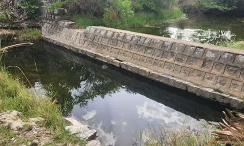 தடுப்பணை சேதம் தடுப்பணை சேதம்