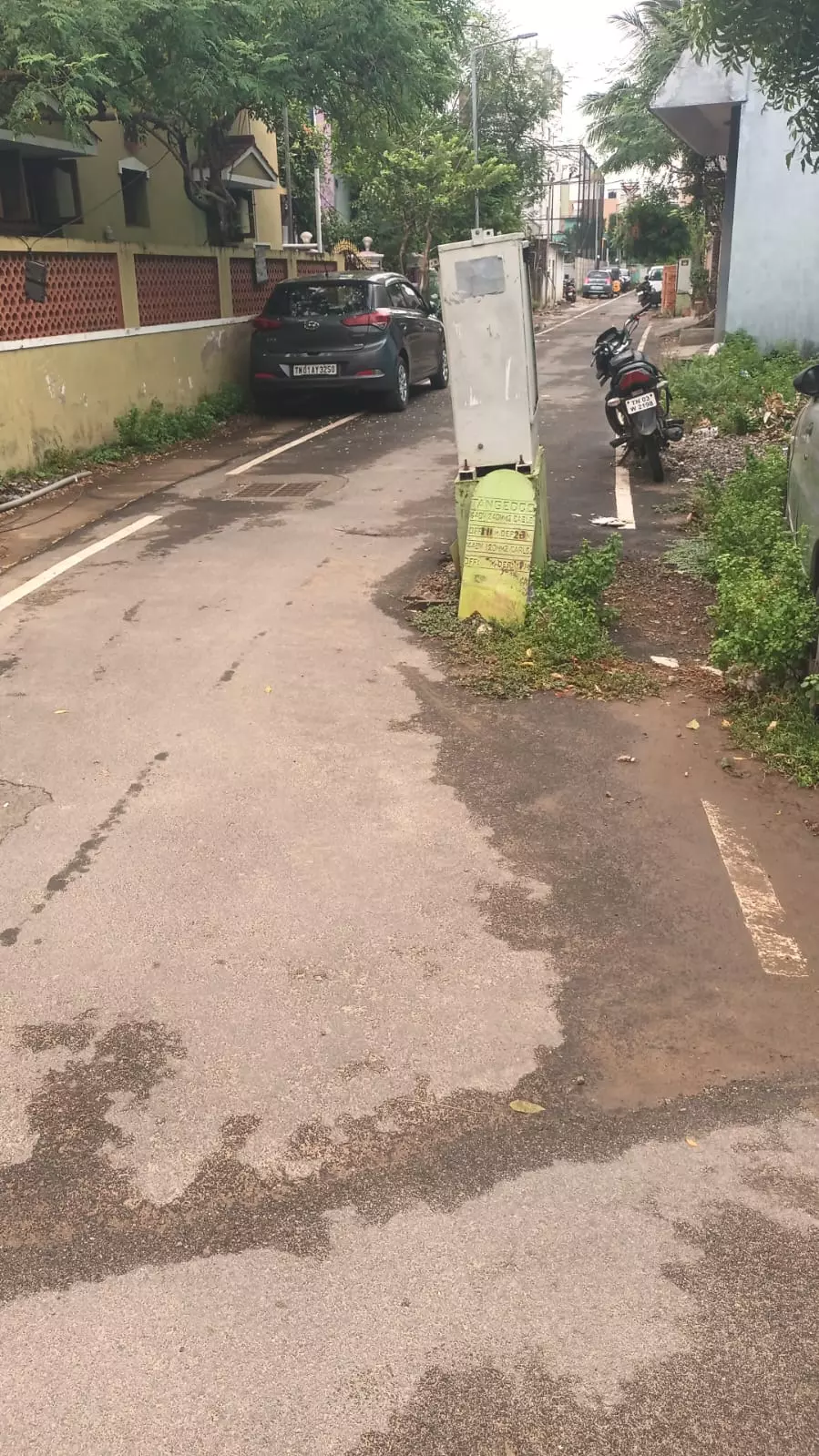 சாலையில் மின்பெட்டி சாலையில் மின்பெட்டி