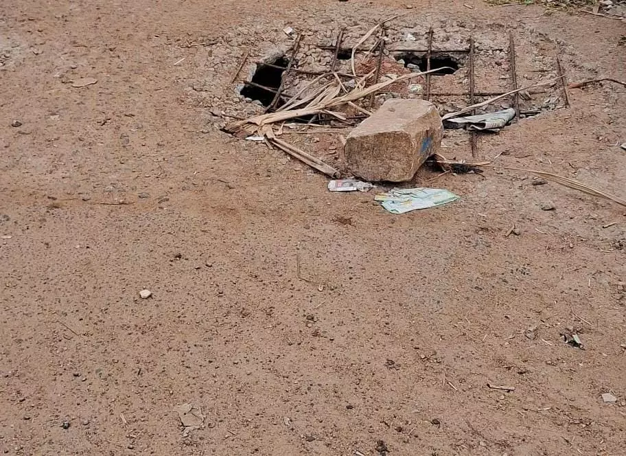 சிதிலமடைந்த பாலம் சிதிலமடைந்த பாலம்