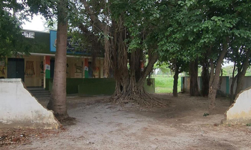 சேதமான பள்ளி சுற்றுச்சுவர்