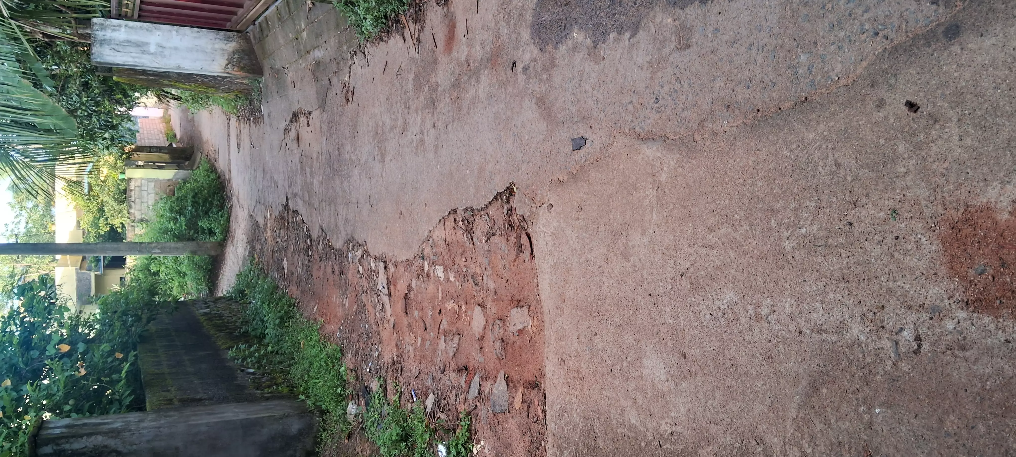 சாலையை சீரமைக்க வேண்டும்