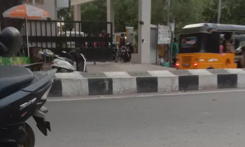 பெயர் பலகை இல்லை