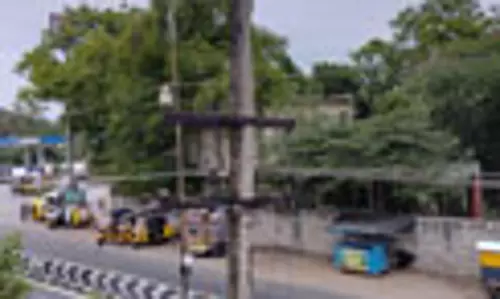 ஆபத்தான மின்கம்பம்