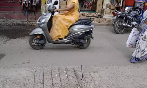 சேதமடைந்த தரைப்பாலம் சேதமடைந்த தரைப்பாலம்