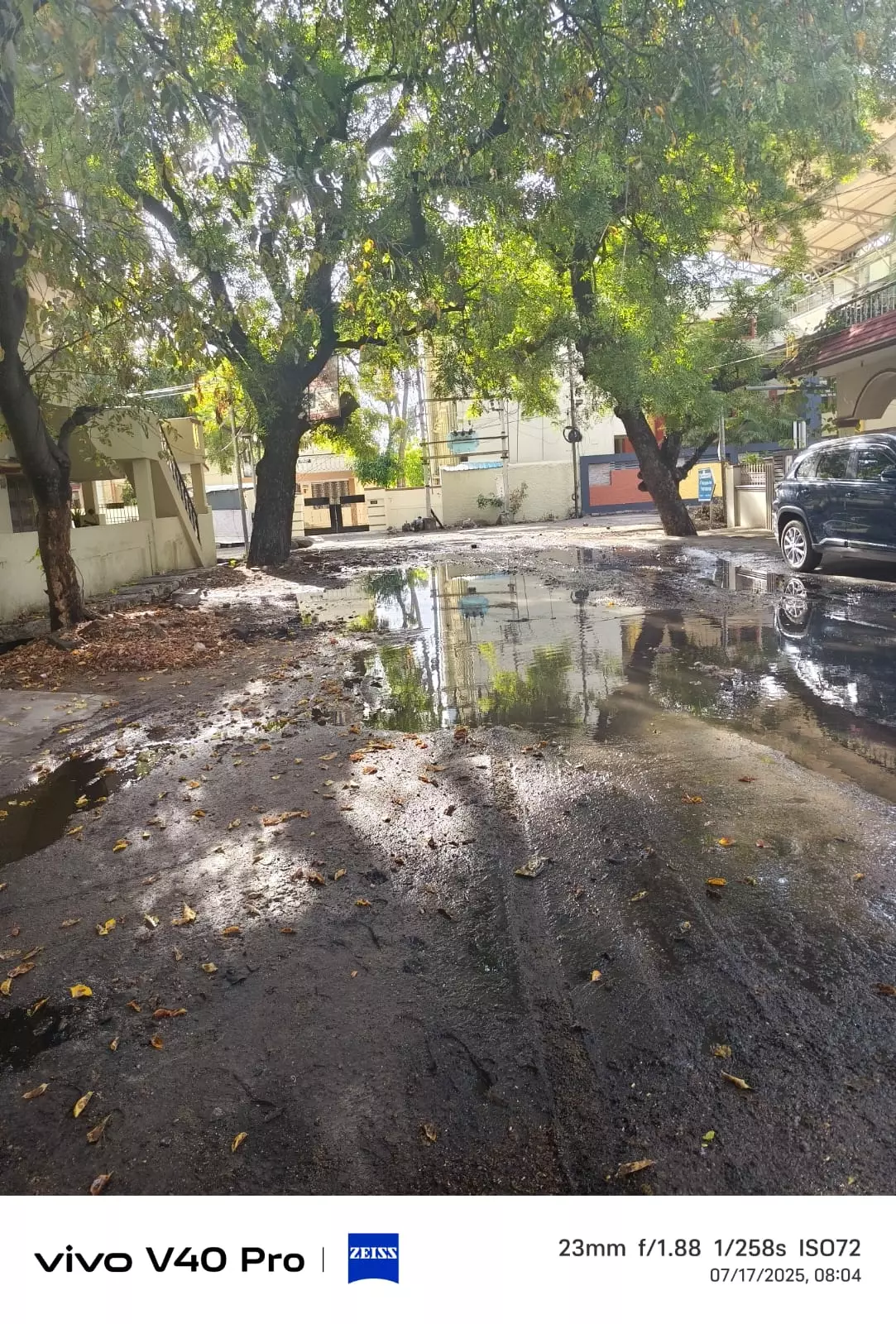 சாலையில் தேங்கும் மழைநீர் சாலையில் தேங்கும் மழைநீர்