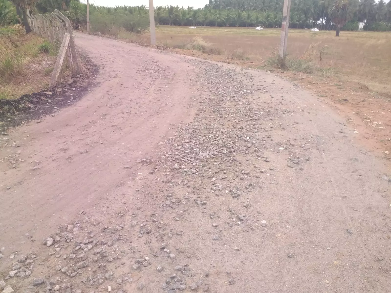 கிடப்பில் போடப்பட்ட சாலை பணி