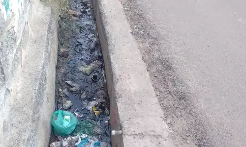 தேங்கி நிற்கும் கழிவுநீர்