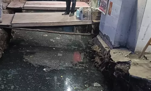தேங்கும் கழிவுநீர்...