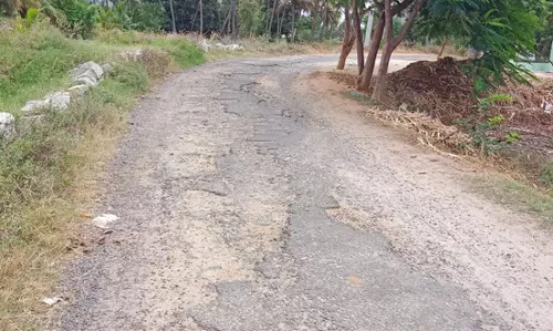 பழுதான சாலை