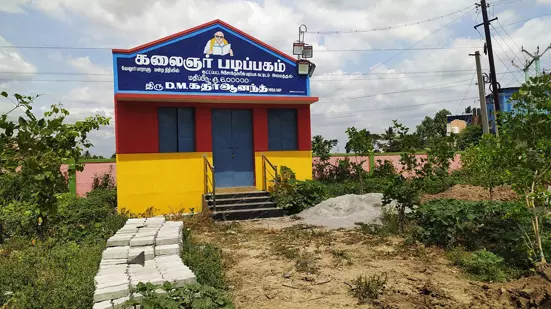 நூலகத்துக்கு முறையான பாதை வசதி தேவை