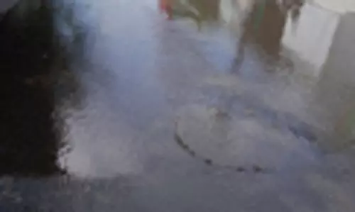 பாதாள சாக்கடையில் உடைப்பு