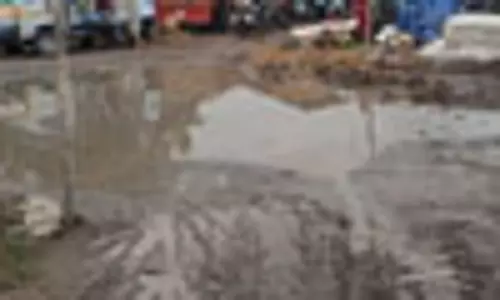 சேறும், சகதியுமான சந்தை சேறும், சகதியுமான சந்தை