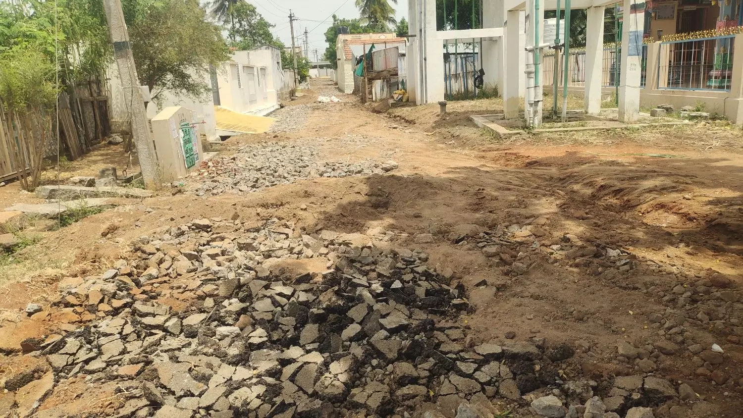 கிடப்பில் போடப்பட்ட சாலை பணி கிடப்பில் போடப்பட்ட சாலை பணி