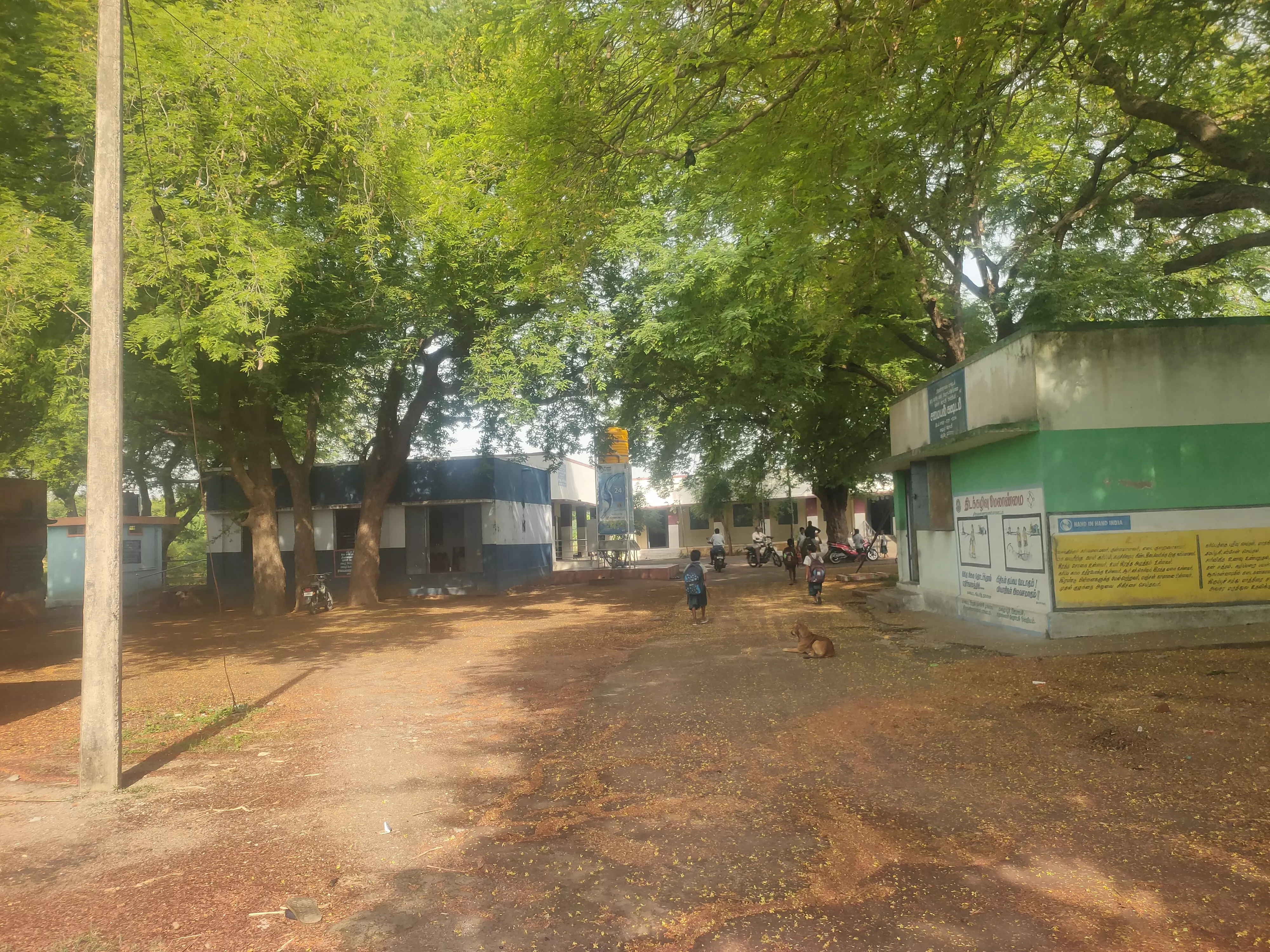 பள்ளியில் அடிப்படை வசதிகள் தேவை பள்ளியில் அடிப்படை வசதிகள் தேவை