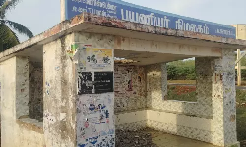 பயணிகள் நிழற்கூடம் சீரமைக்கப்படுமா?