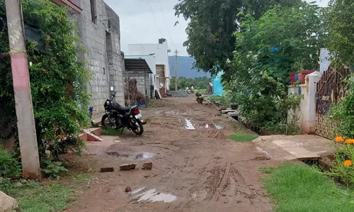 பழுதான சாலைகள்