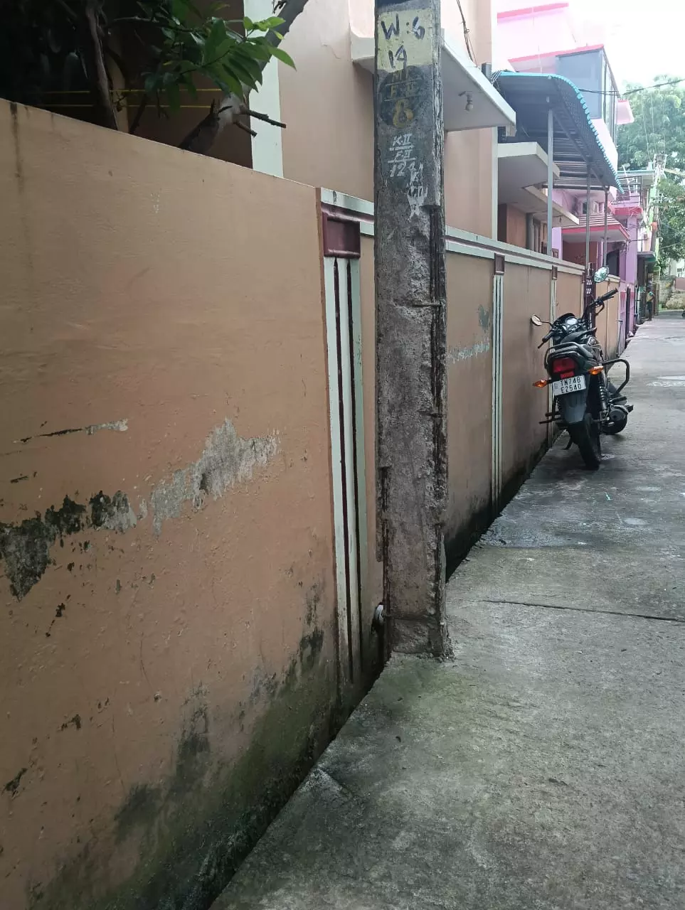 மின்கம்பம் மாற்றப்படுமா? மின்கம்பம் மாற்றப்படுமா?