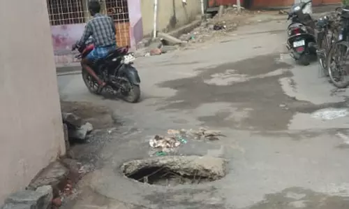 கழிவுநீர் கால்வாய் சிமெண்டு சிலாப் சேதம்