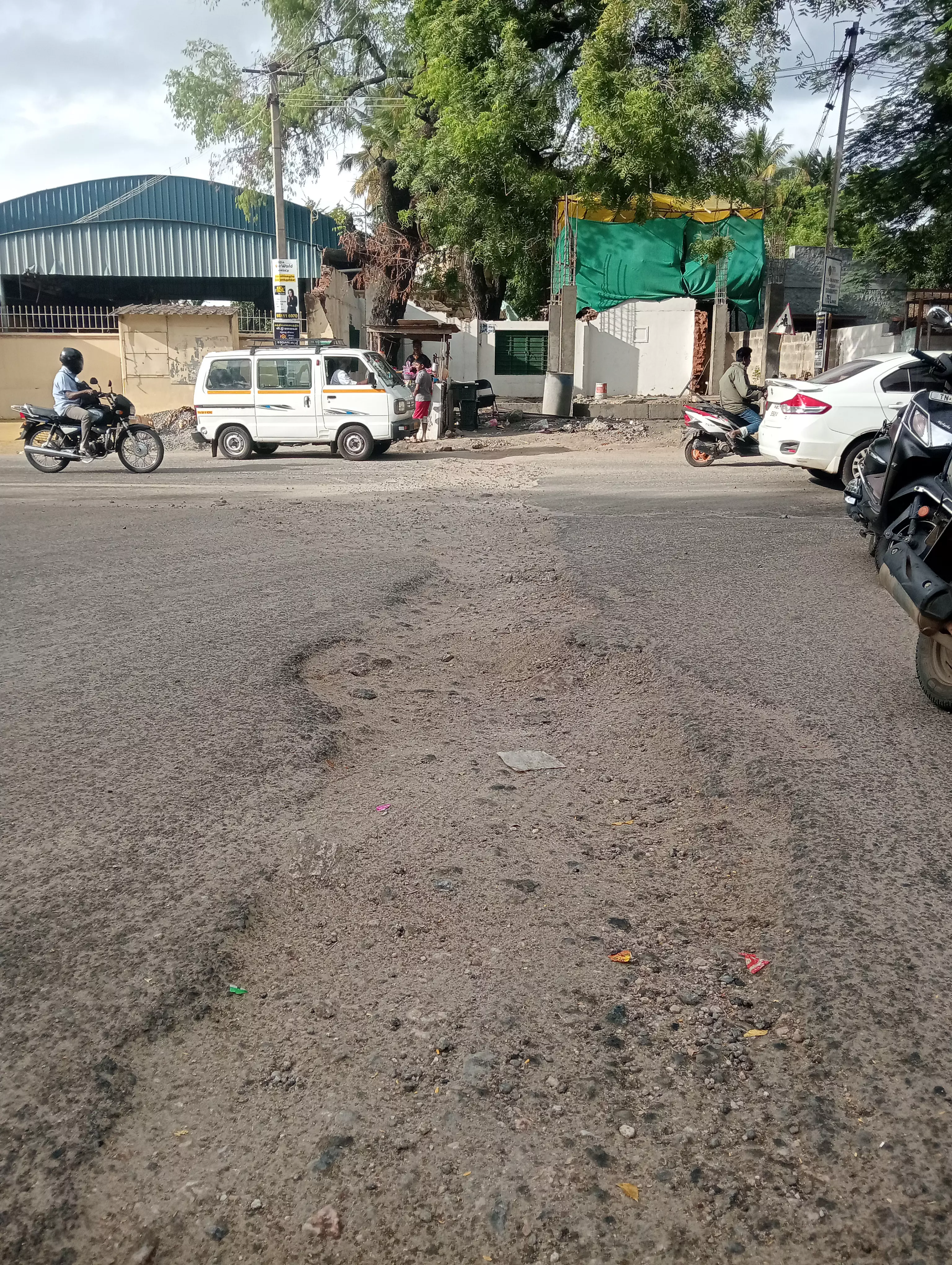 சாலை சீரமைக்கப்படுமா? சாலை சீரமைக்கப்படுமா?