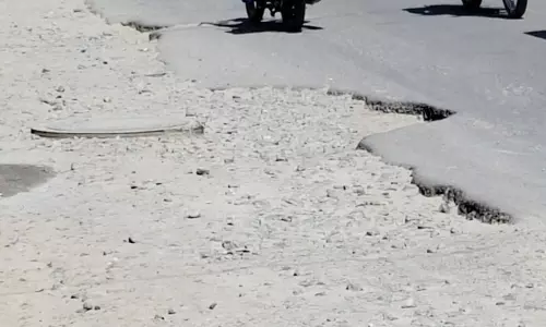 தார்சாலை அமைக்க வேண்டும்