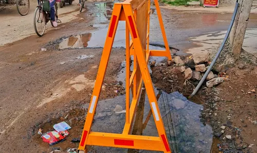 குழாய் உடைந்து வீணாகும் குடிநீர்