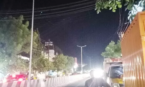 ஒளிராத தெருவிளக்கு ஒளிராத தெருவிளக்கு