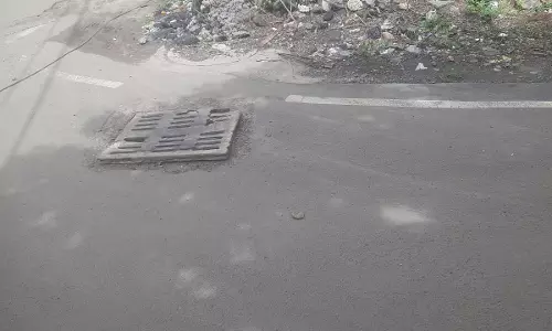 பாதாள சாக்கடை மூடி மாற்றப்படுமா? பாதாள சாக்கடை மூடி மாற்றப்படுமா?