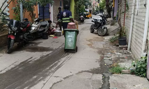 அரைகுறையாக சேகரிக்கப்படும் குப்பைகள் அரைகுறையாக சேகரிக்கப்படும் குப்பைகள்