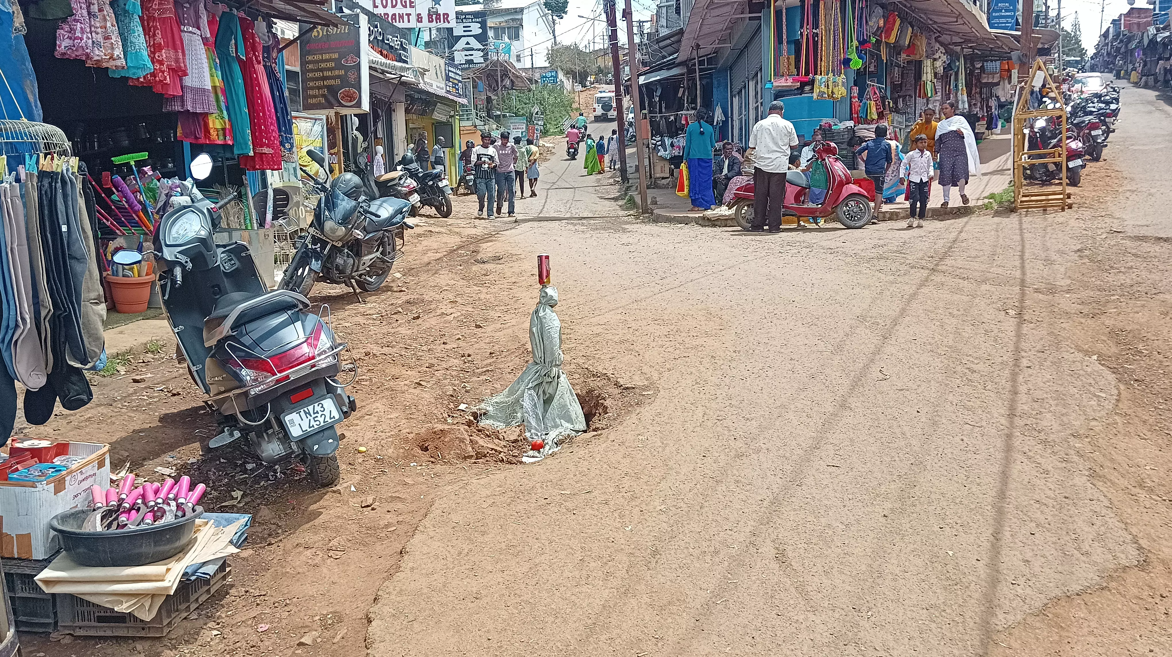 சாலையில் பள்ளம்