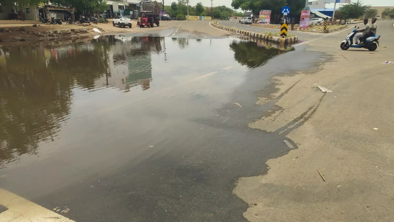 தேங்கிநிற்கும் மழைநீர்