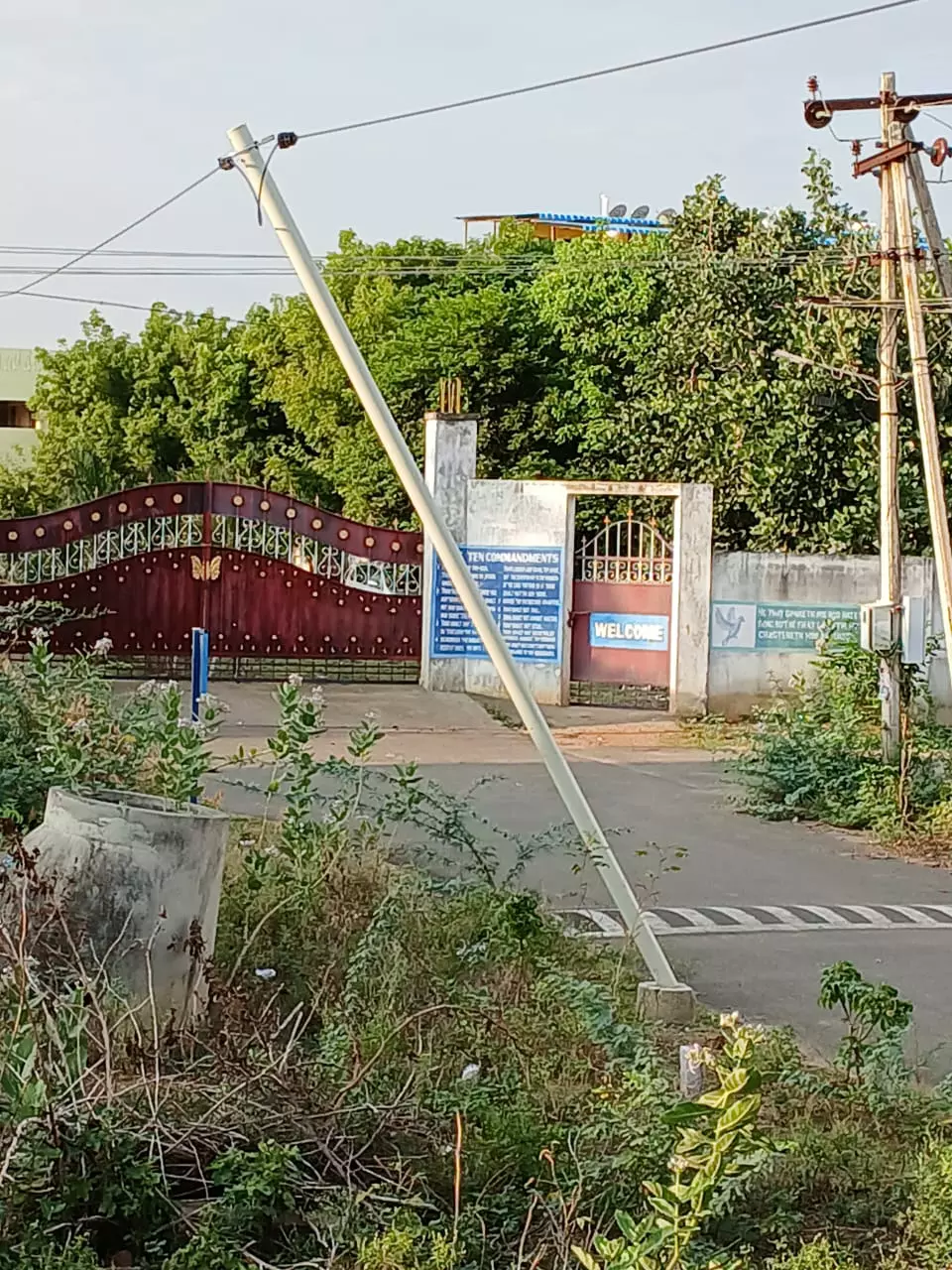 ஆபத்தான கம்பம்