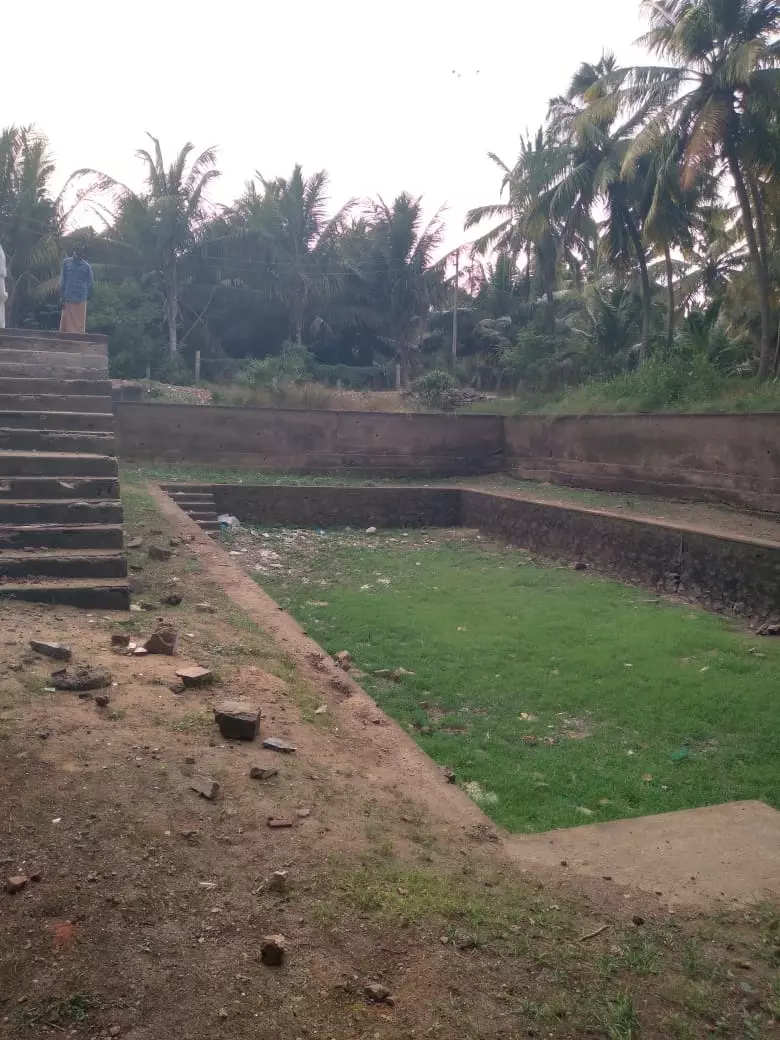 வறண்ட குளம் வறண்ட குளம்