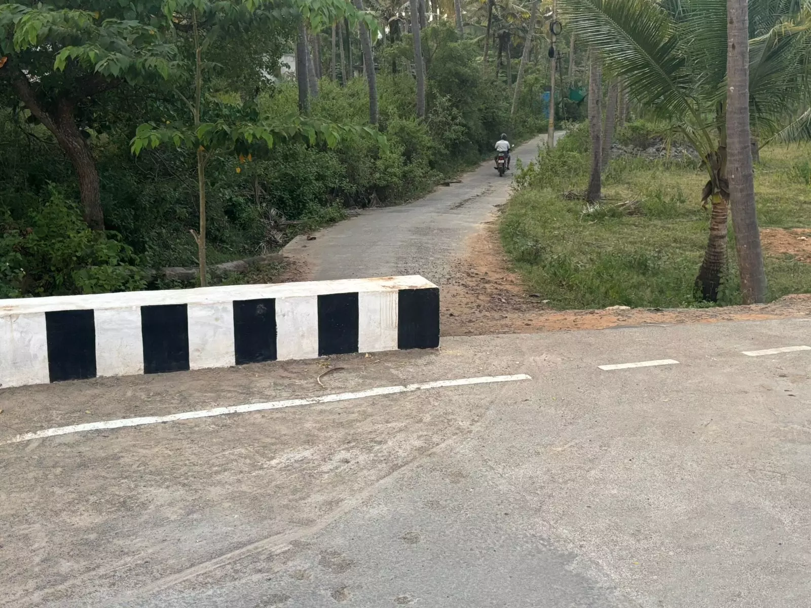 சாலை சீரமைக்கப்படுமா? சாலை சீரமைக்கப்படுமா?