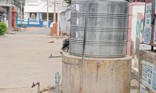 பராமரிப்பற்ற குடிநீர் தொட்டி