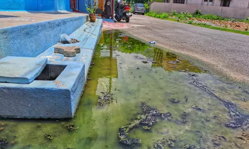 குடியிருப்பில் தேங்கும் கழிவுநீர்