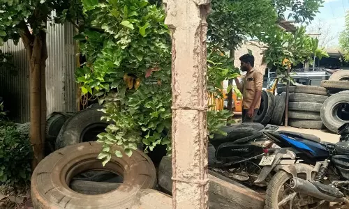 ஆபத்தான மின்கம்பம் ஆபத்தான மின்கம்பம்